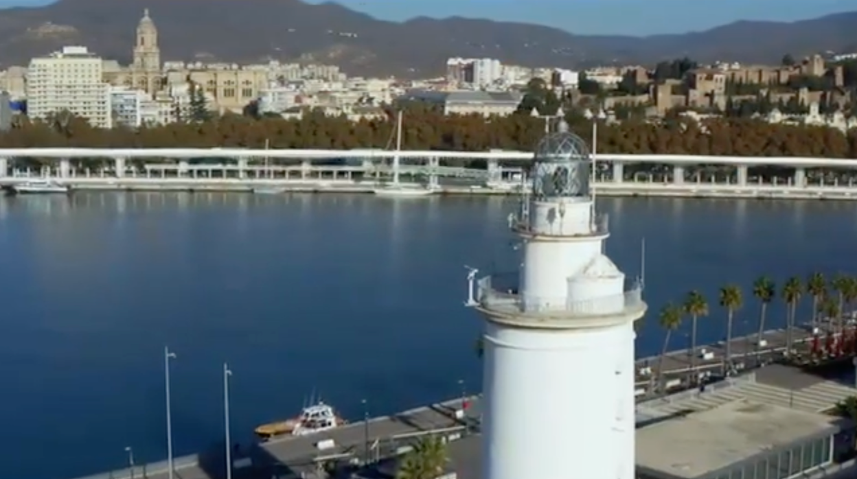 Panorámica de Málaga desde La Farola, una de las imágenes del vídeo promocional