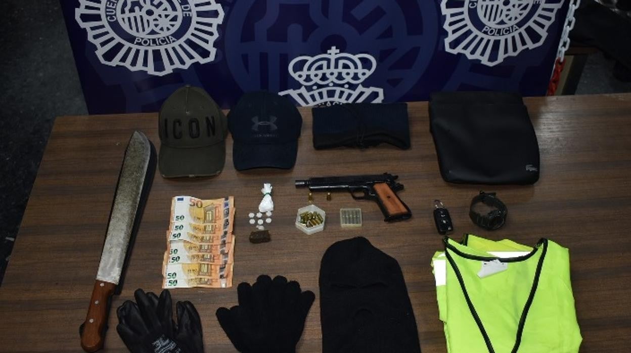 Efectos intervenidos en uno de los registros de la Operación Adoquín