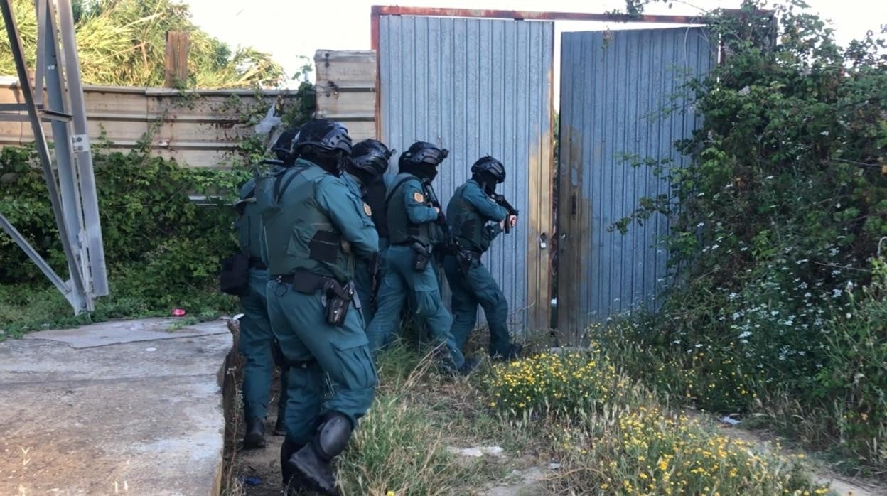 El GAR entrando en una guardería de droga en Andalucía