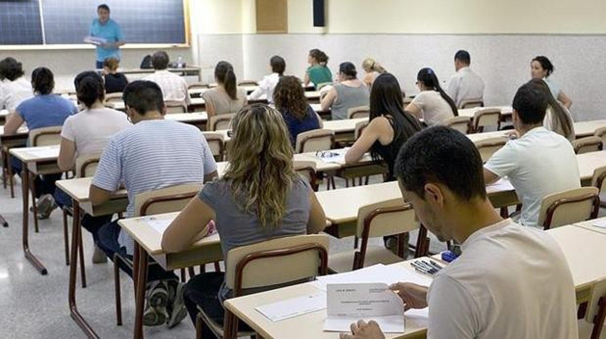 Opositores durante un examen en Andalucía