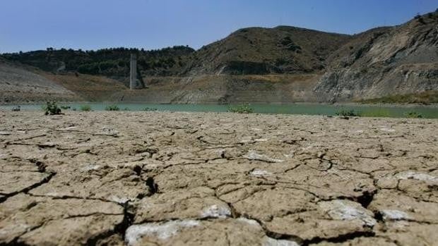 Cortes de agua, camiones cisternas y plegarias para luchar contra la sequía en Huelva