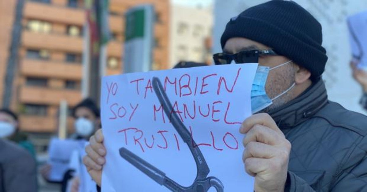 Protesta en la puerta de la Ciudad de la Justicia