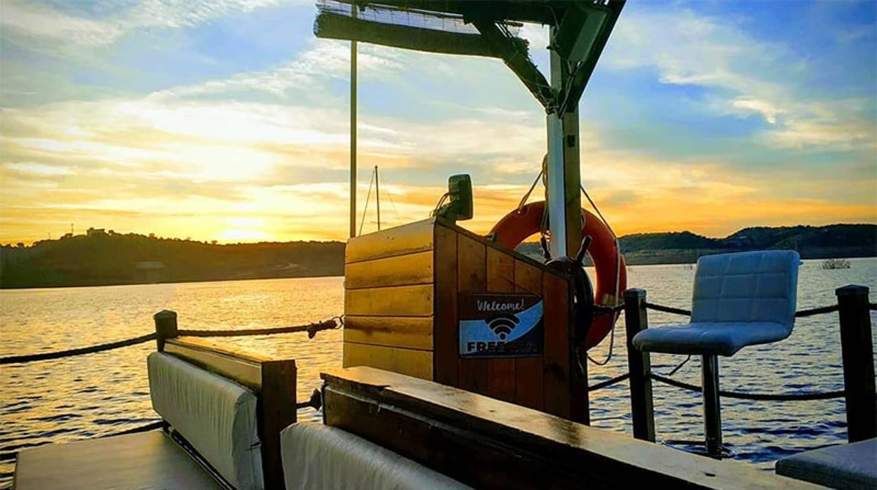 El pantano de La Breña desde el barco solar