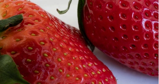 El sector de la fresa da trabajo a cien mil personas en Huelva