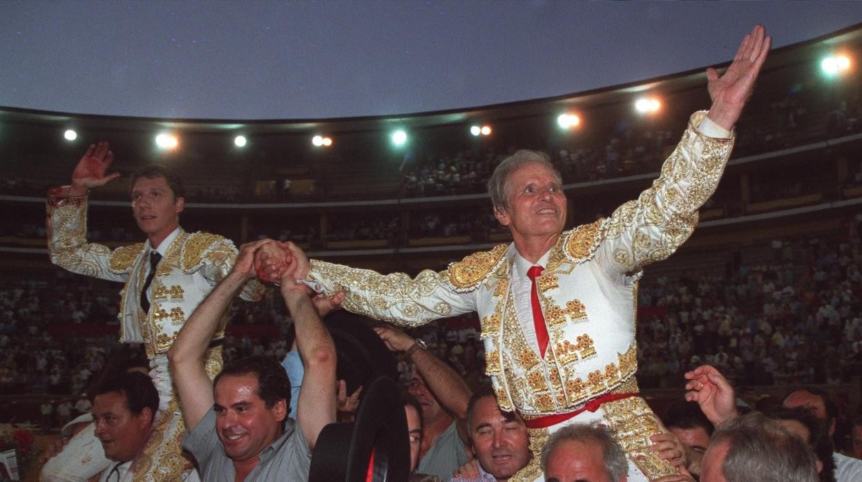 El diestro, en la plaza de Los Califas en 2002