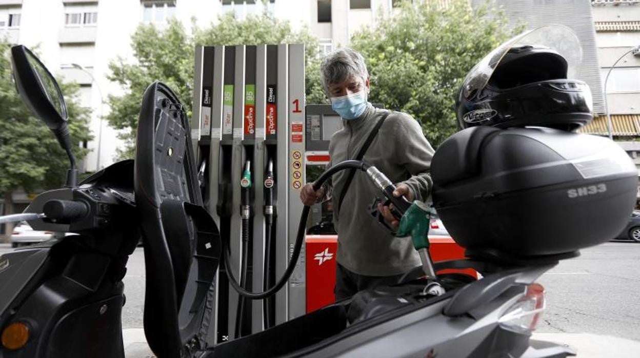 Una gasolinera del Centro de Códoba durante la pandemia