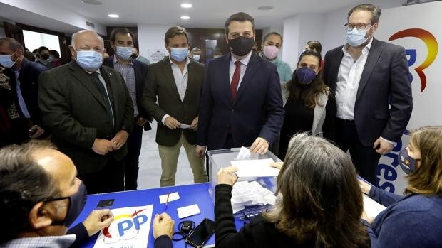 Cierre de filas abrumador del PP de Córdoba en torno a Feijóo en las primarias