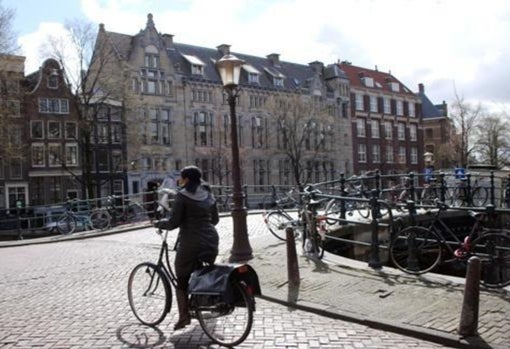 Easyjet reabre su base en Málaga: estos son todos los destinos a los que puedes viajar este verano