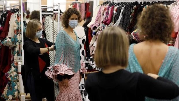 La moda flamenca renace en Córdoba tras la pandemia con los 'patrones' cambiados