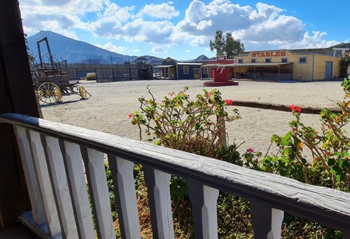 Vista a la plaza principal del poblado 'Western 'Leone'.
