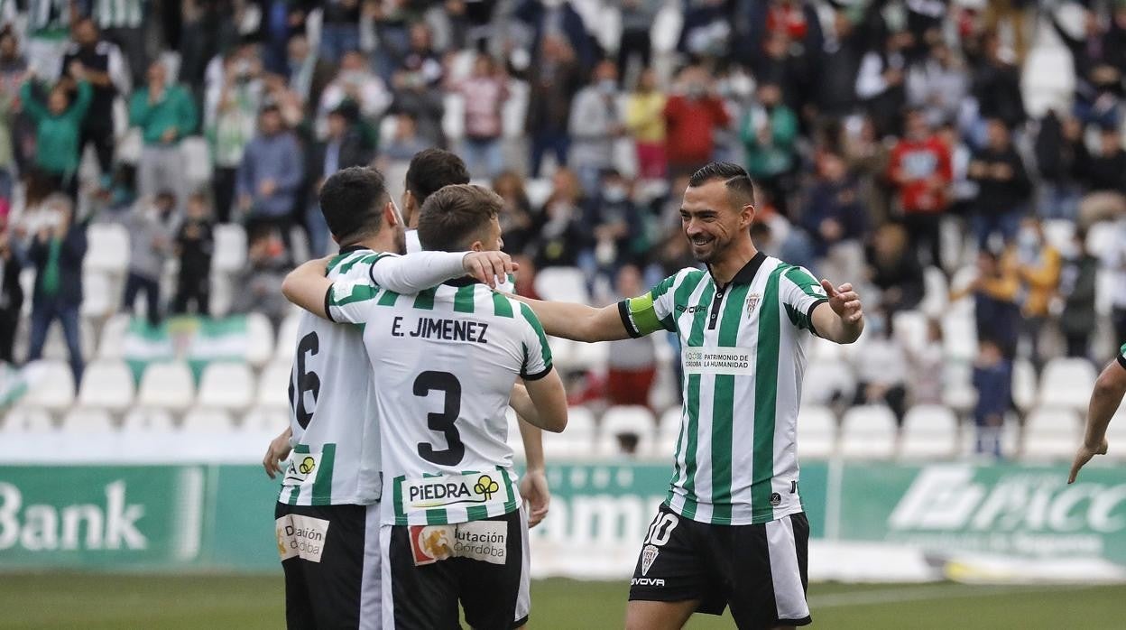 Los jugadores del Córdoba CF celebran un gol en El Arcángel
