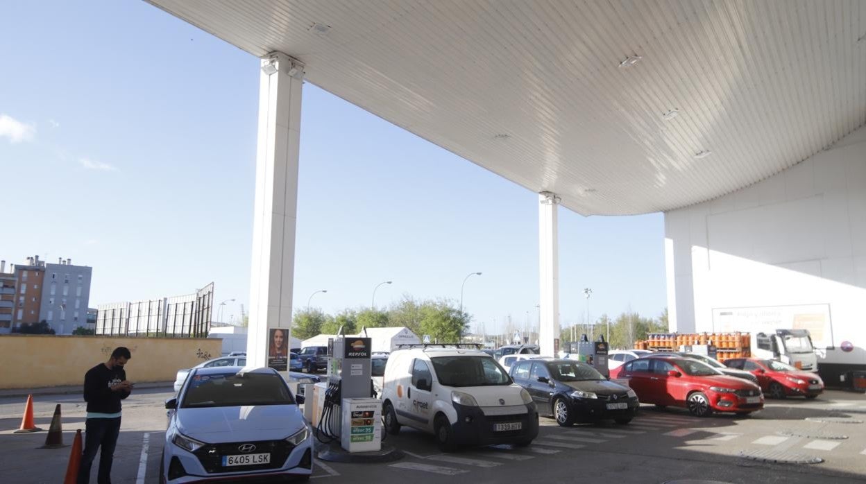 En vídeo, una estación de servicio de Córdoba en la mañana de este viernes