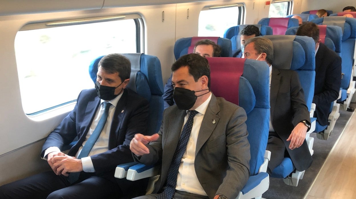 Juan Moreno con Pedro Fernández, delegado del Gobierno en Andalucía, en el AVANT a Granada