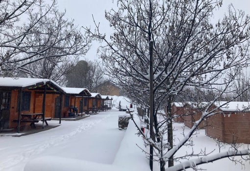 Camping de Las Menas en Serón cubierto por la nieve.