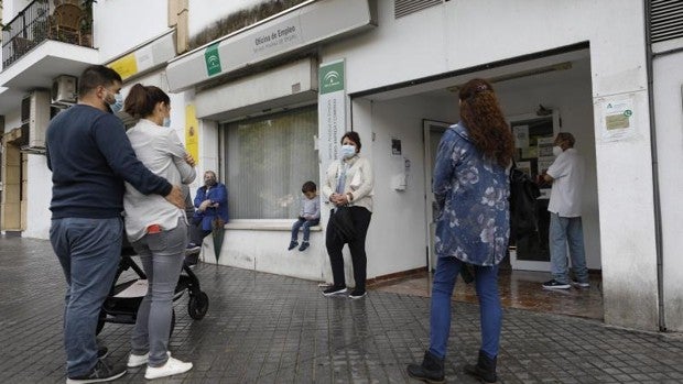 Una dieta ligera para adelgazar la 'administración paralela' en Andalucía