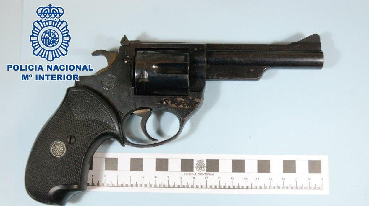 Pistola presuntamente utilizada en el atraco
