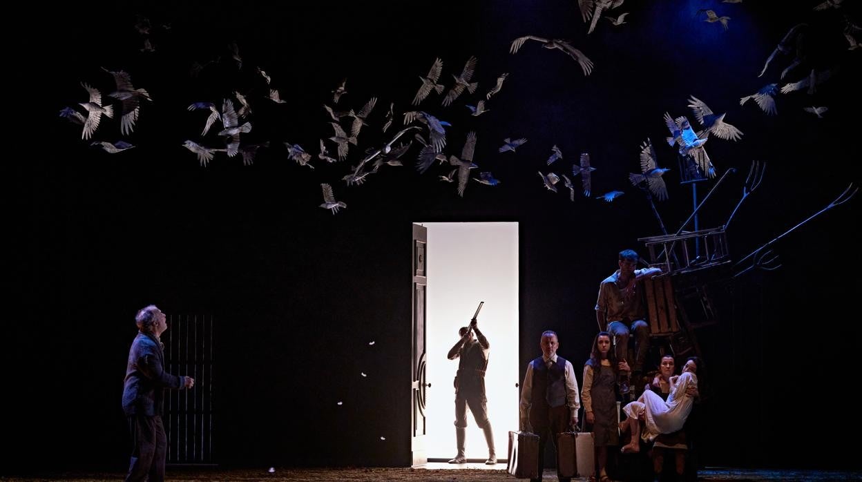 Una escena de la versión teatral de 'Los santos inocentes'