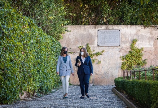 Rocío Díaz y Remedios Sánchez en la Alhambra