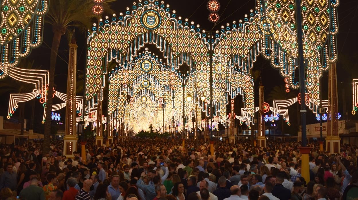La Feria del Caballo de Jerez se ilumina dos años después