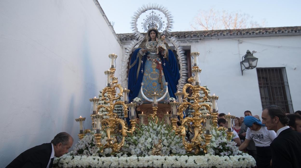 Nuestra Señora Reina de los Ángeles en sus Misterios Gozosos, en una salida procesional