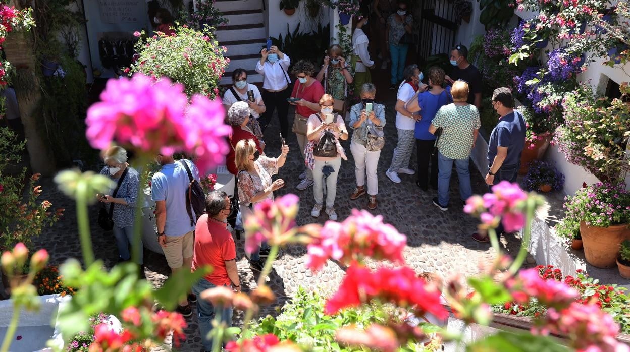 Visitantes en San Basilio, 44, en una jornada de calor