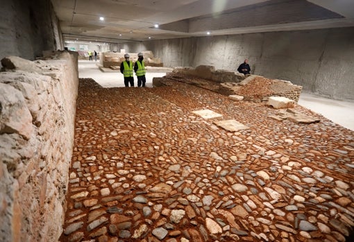 Una de las calles del arrabal localizada en las excavaciones