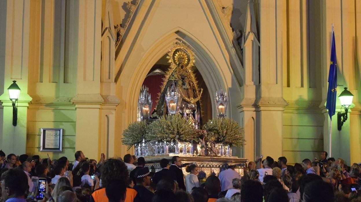 Ntra. Sra. de Regla en una de sus procesiones anuales