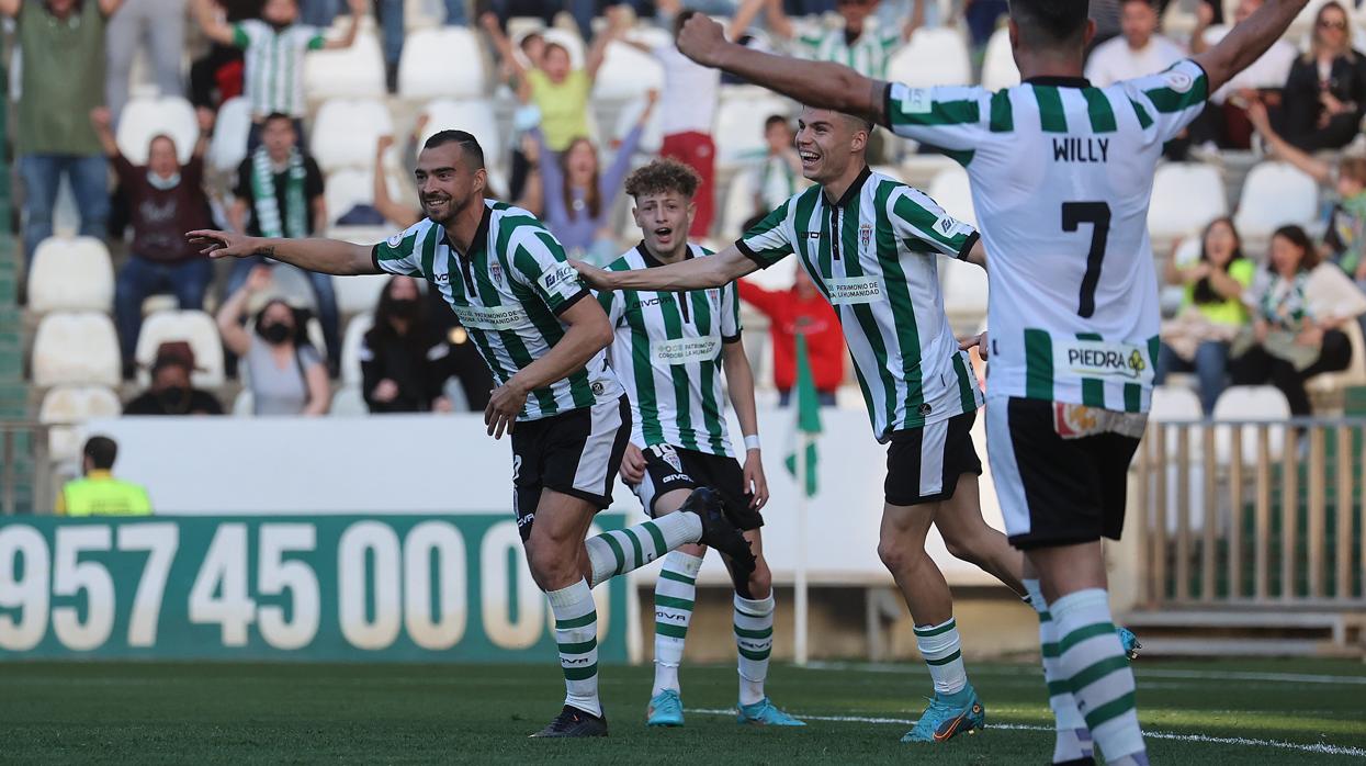 Los jugadores del Córdoba CF celebran un gol en El Arcángel