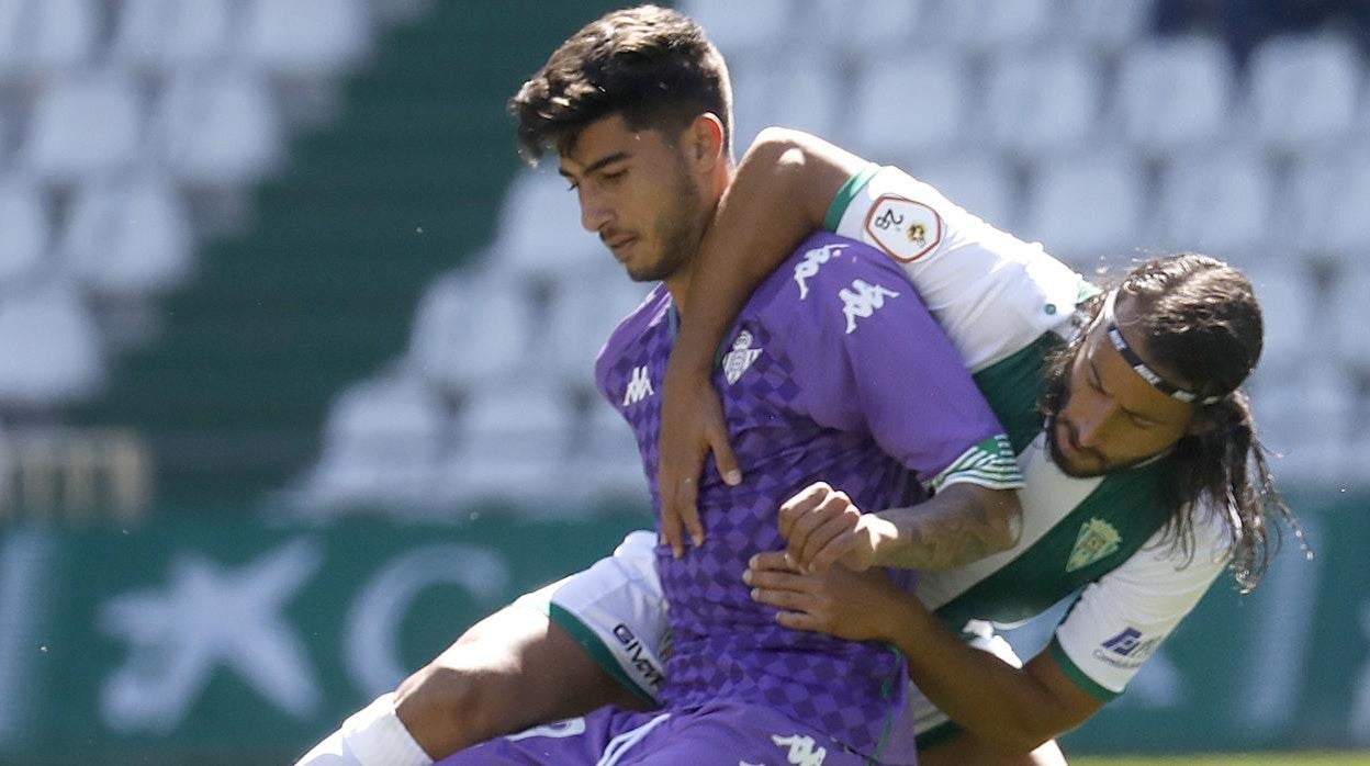 El lateral izquierdo José Manuel Calderón, con la camiseta del Betis en El Arcángel