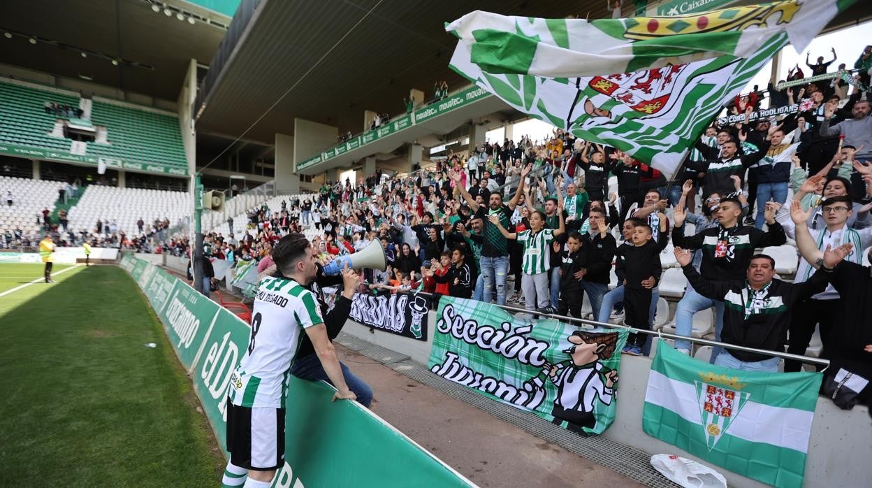 La afición del Córdoba celebra una victoria en El Arcángel
