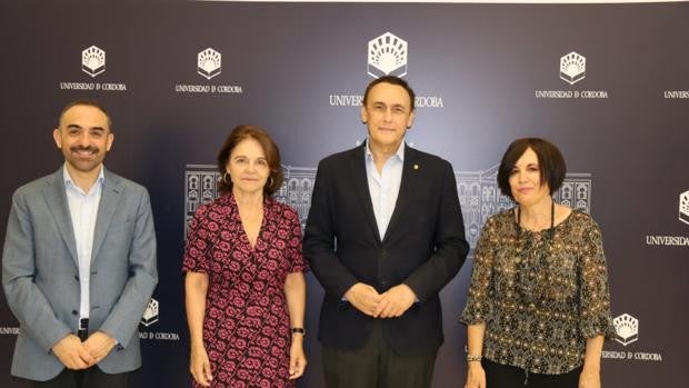 La viuda de Carlos Castilla del Pino dona su biblioteca a la Universidad de Córdoba
