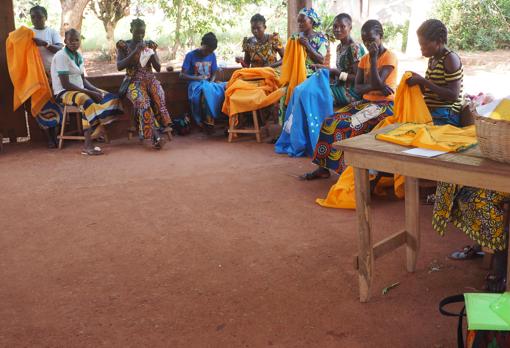 Taller de costura para madres solteras