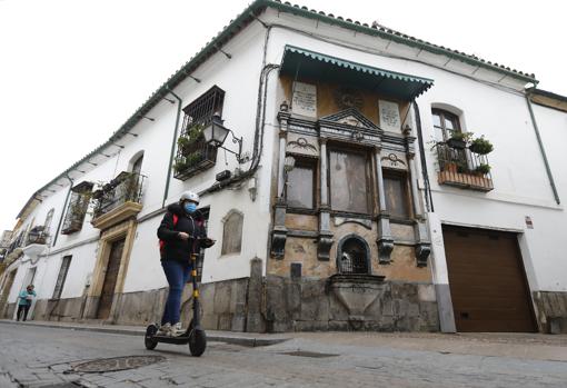 Estado anterior del altar con el cableado en todo su perímetro