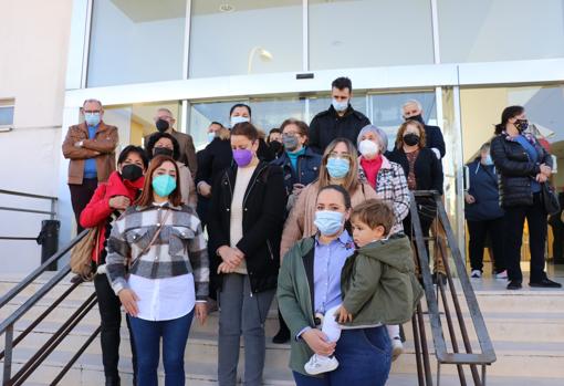Madres protestan en el Centro de Salud Lucena II