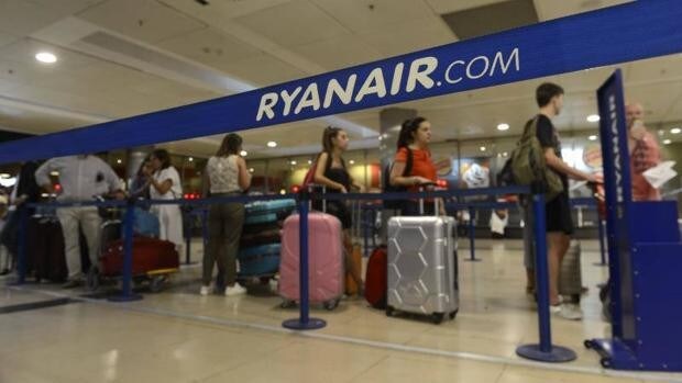 La Asociación de Consumidores de España recomienda exigir derechos ante la huelga de Ryanair