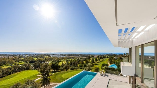 El ahorro de los ricos durante la pandemia dispara la compra de casas de lujo en Marbella