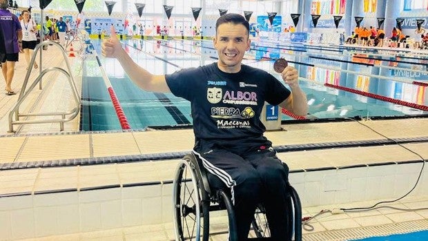 Paco Salinas, subcampeón en el Campeonato de España de natación adaptada