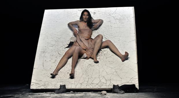 La poesía visual de Dimitri Papaioannou «muere» en Europa en el Teatro Central