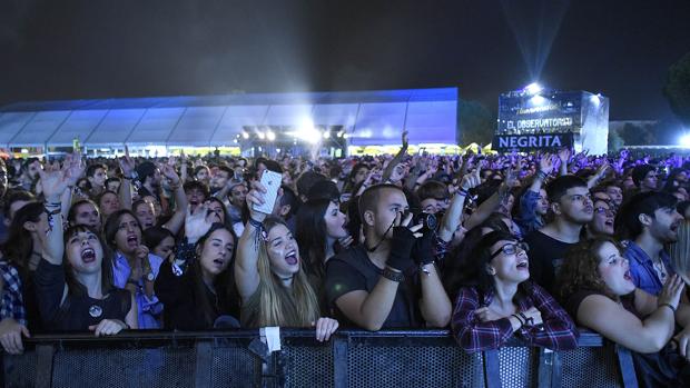 Publico asistente a la primera edición del festival Interestelar en Sevilla