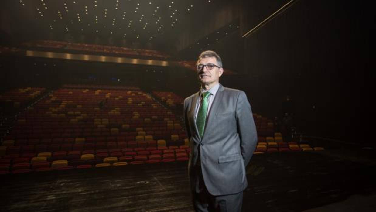 Enrique Salaberría en el escenario del Cartuja Center Cite