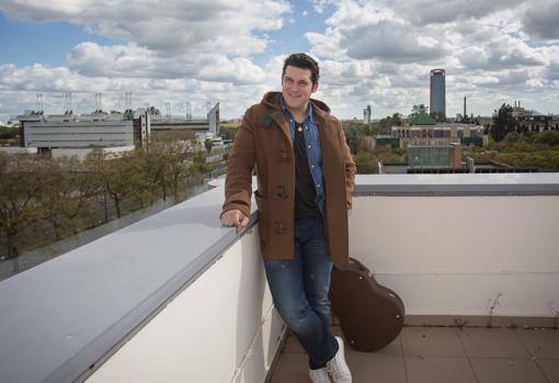 Manu Tenorio, en la azotea de ABC de Sevilla