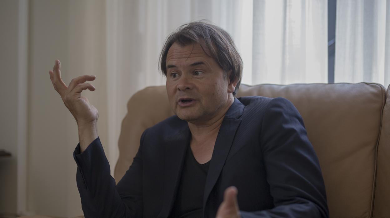 El periodista francés Nicolas Troung, durante la entrevista