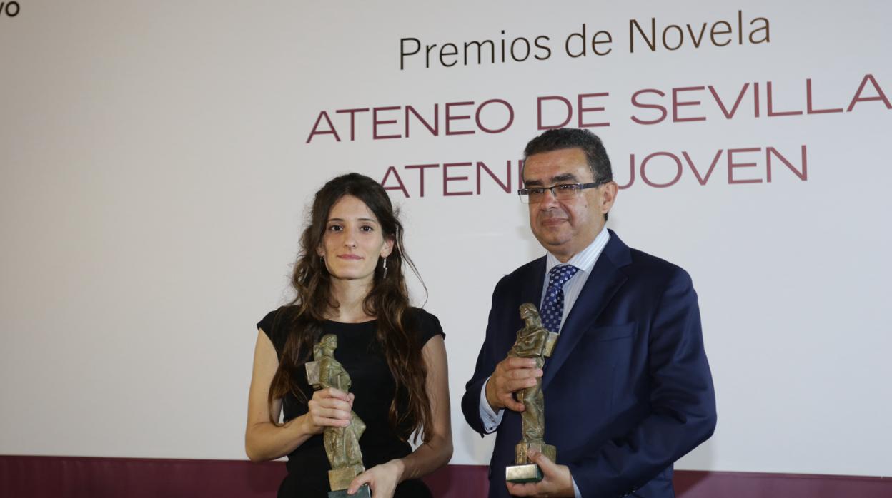 Alba Ballesta y Paco Robles, ganadores de los Premios de Novela del Ateneo de Sevilla