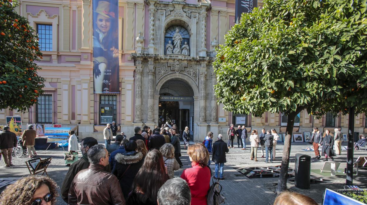 Colas para entrar al Museo de Bellas Artes de Sevilla