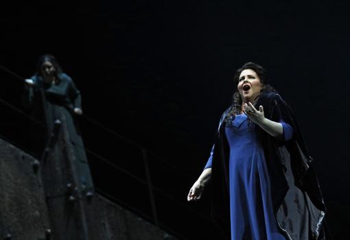 La soprano Angela Meade durante una representación de «Il Trovatore»