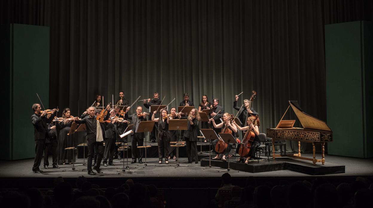 Enrico Onofri junto a la Orquesta Barroca de Sevilla