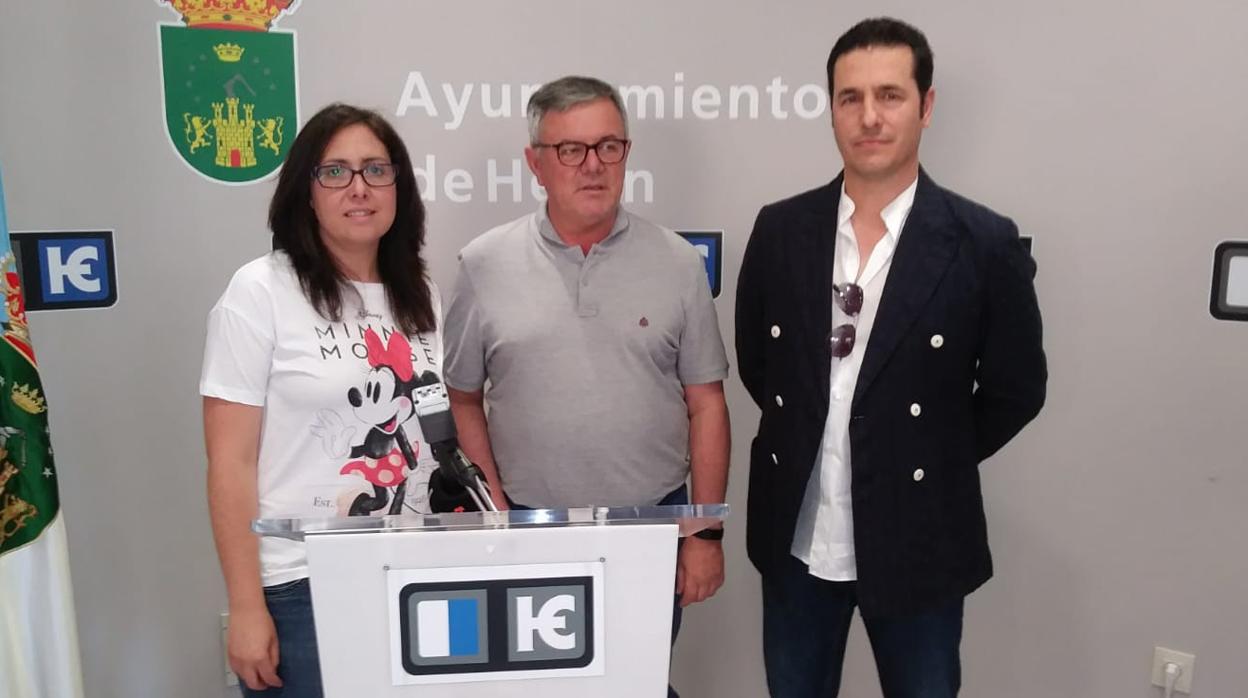 Chicote, junto al alcalde de Hellín en la presentación del acuerdo