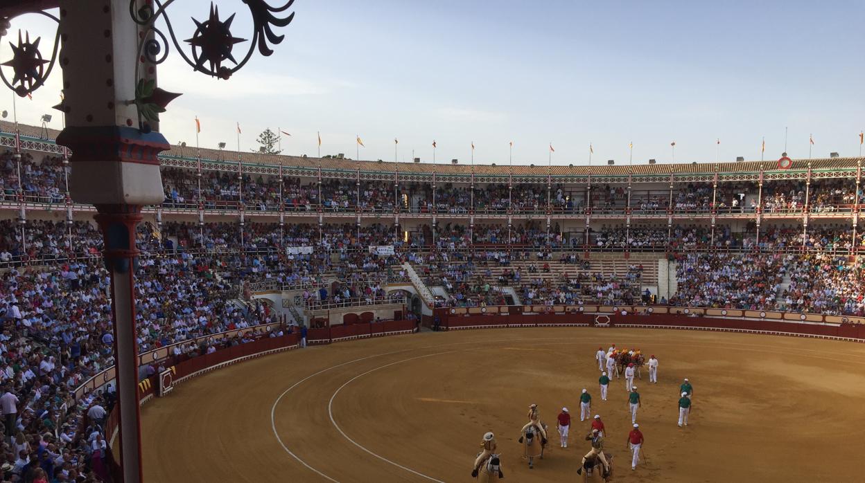 Paseillo en la plaza de toros de El Puerto de Santa María -