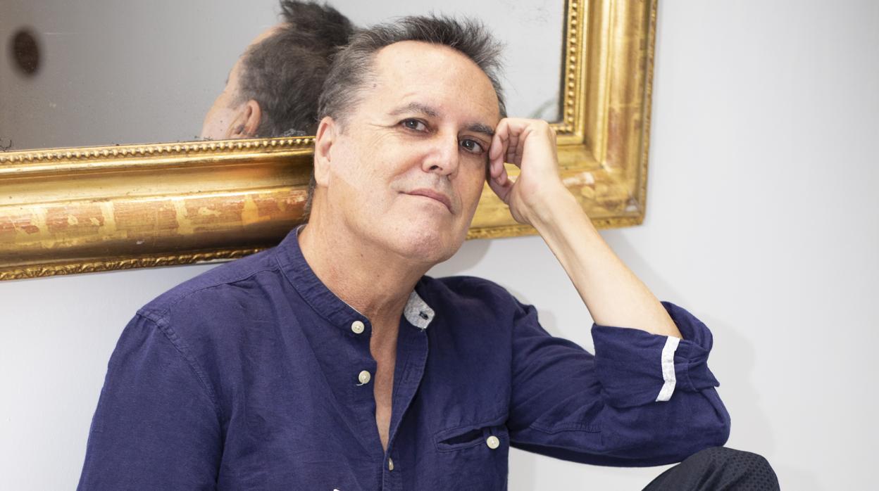 El poeta Juan Cobos Wilkins en Sevilla