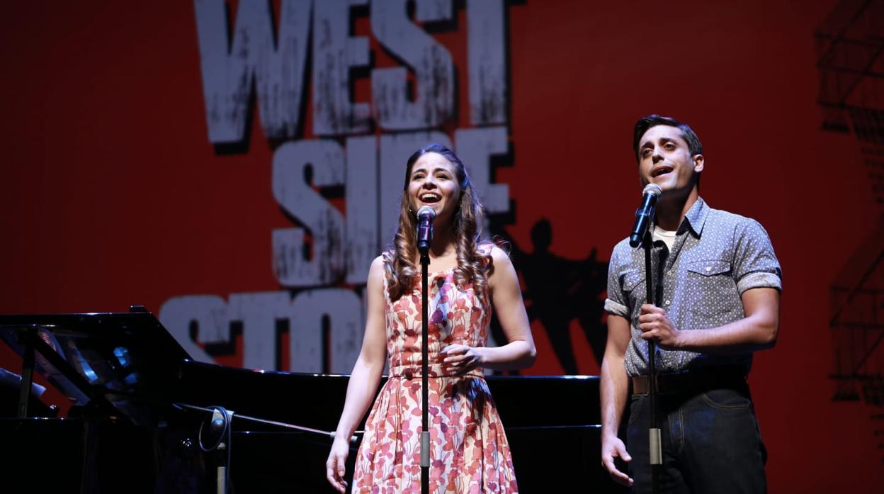 Javier Ariano y Talía del Val este miércoles en el escenario del Maestranza